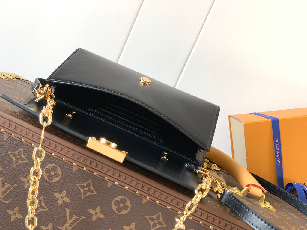 LOUIS VUITTON WALLET ON CHAIN CAPUCINES 23 IN BLACK SMOOTH CALFSKIN GOLD HARDWARE