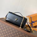 LOUIS VUITTON WALLET ON CHAIN CAPUCINES 23 IN BLACK SMOOTH CALFSKIN GOLD HARDWARE