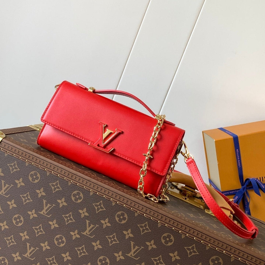 LOUIS VUITTON WALLET ON CHAIN CAPUCINES 23 IN RED SMOOTH CALFSKIN GOLD HARDWARE