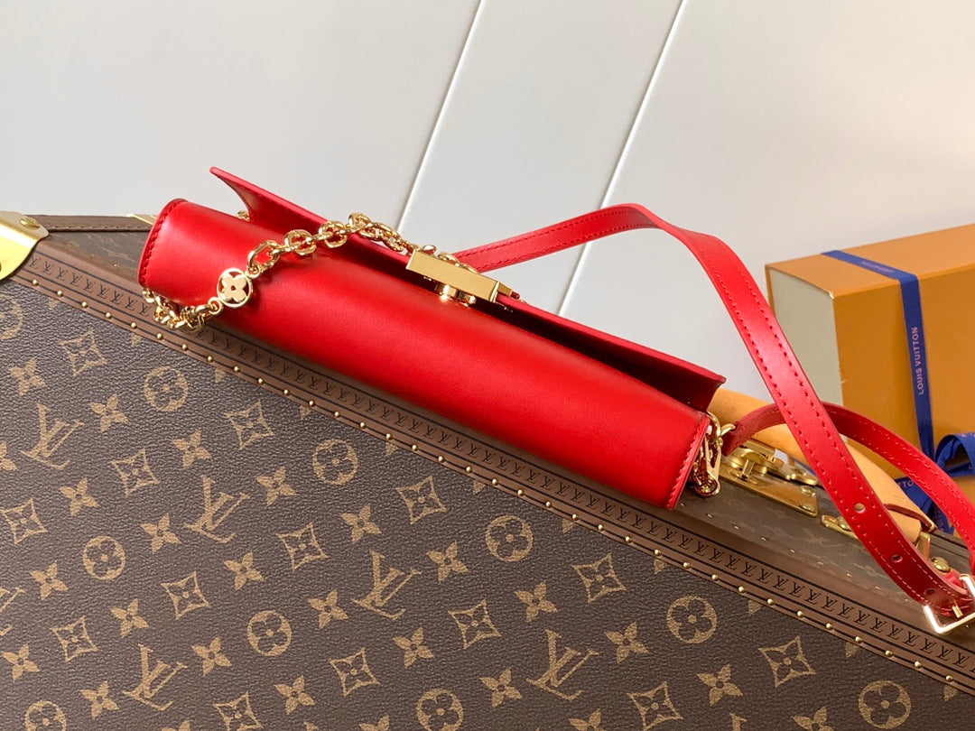 LOUIS VUITTON WALLET ON CHAIN CAPUCINES 23 IN RED SMOOTH CALFSKIN GOLD HARDWARE