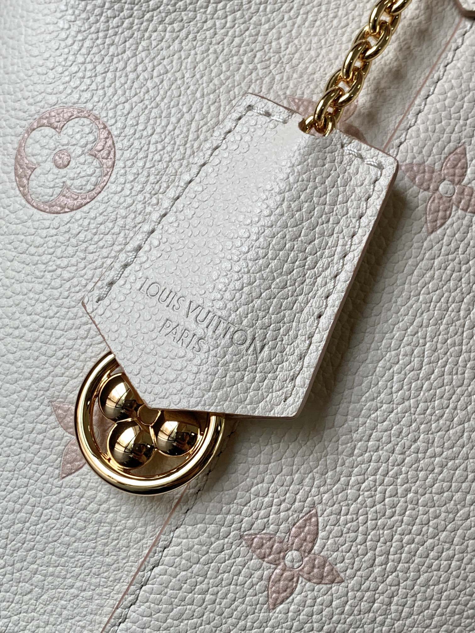 LOUIS VUITTON NÉONOÉ 26 IN WHITE AND PINK MONOGRAM CANVAS