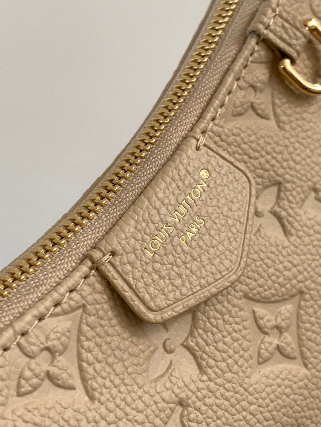 LOUIS VUITTON EASY POUCH ON STRAP 19 IN BEIGE MONOGRAM EMPREINTE LEATHER