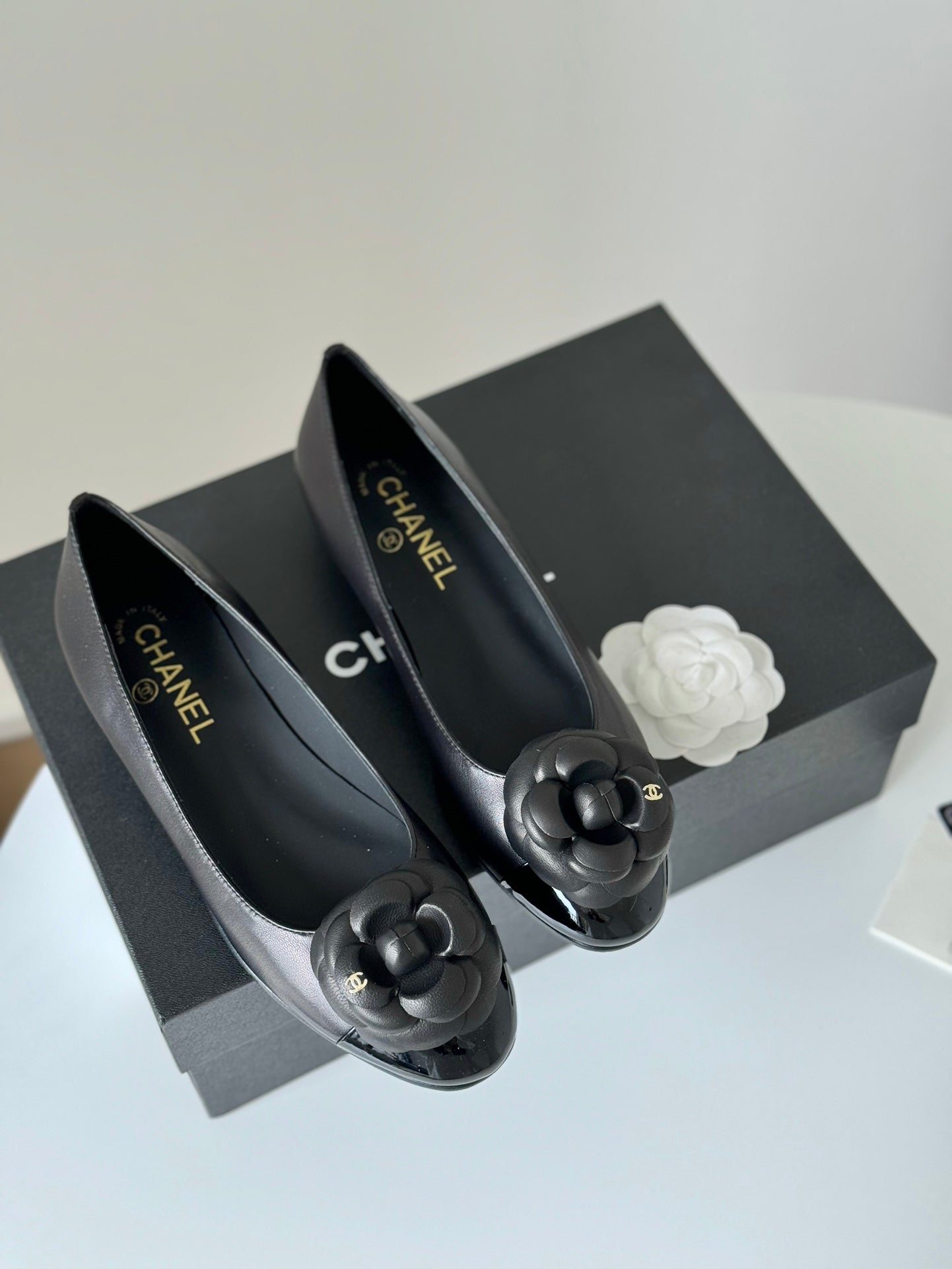CHANEL BALLET FLAT BLACK LAMBSKIN WITH FLOWER