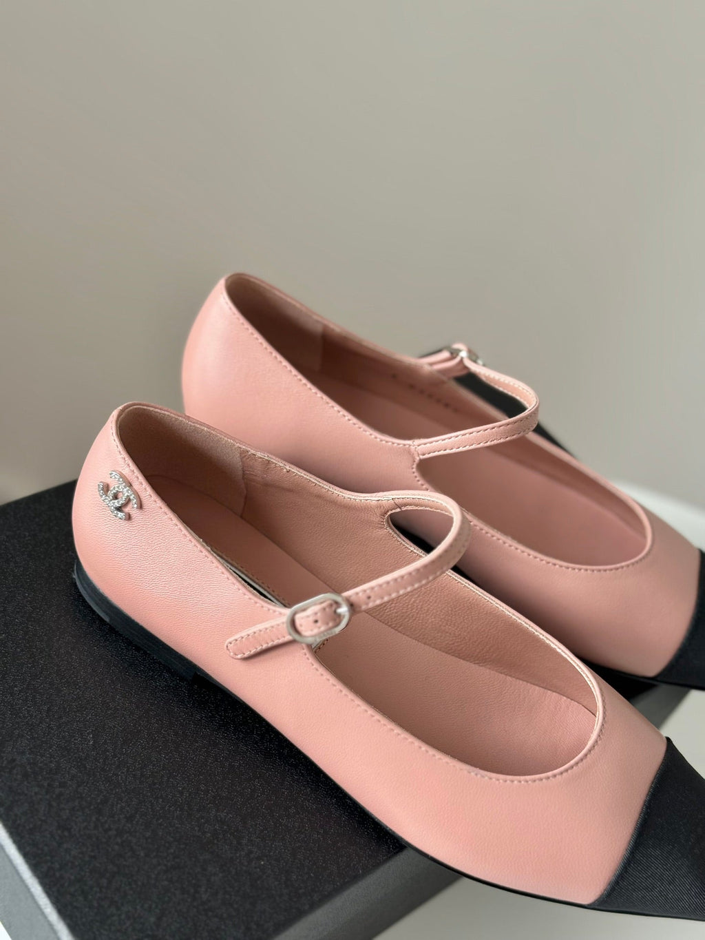 CHANEL MARY JANE LIGHT PINK MIX BLACK CALFSKIN