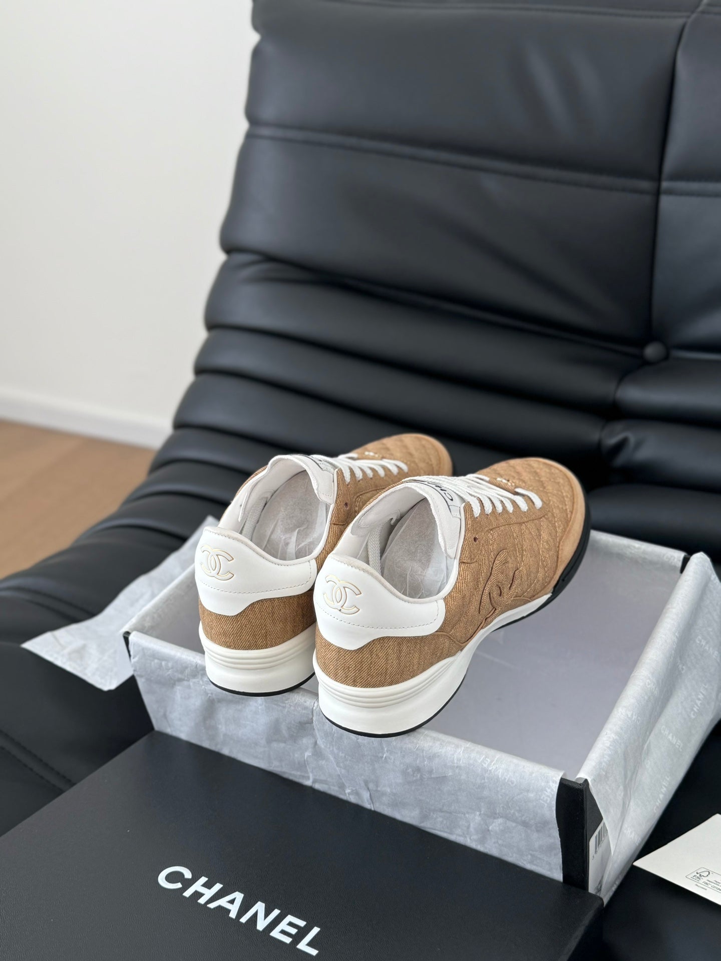CHANEL SNEAKER IN PEANUT BROWN MIX WHITE EMBROIDERED LAMBSKIN