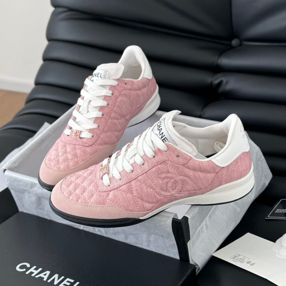 CHANEL SNEAKER IN LIGHT PINK MIX WHITE EMBROIDERED LAMBSKIN