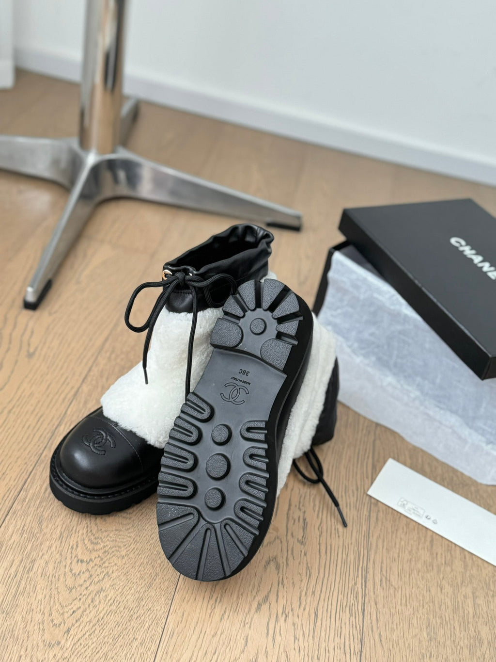 CHANEL CHUNKY BOOTS IN WHITE SMOOTH FLEECE AND BLACK CALFSKIN