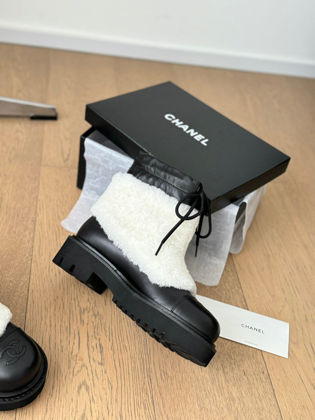 CHANEL CHUNKY BOOTS IN WHITE SMOOTH FLEECE AND BLACK CALFSKIN