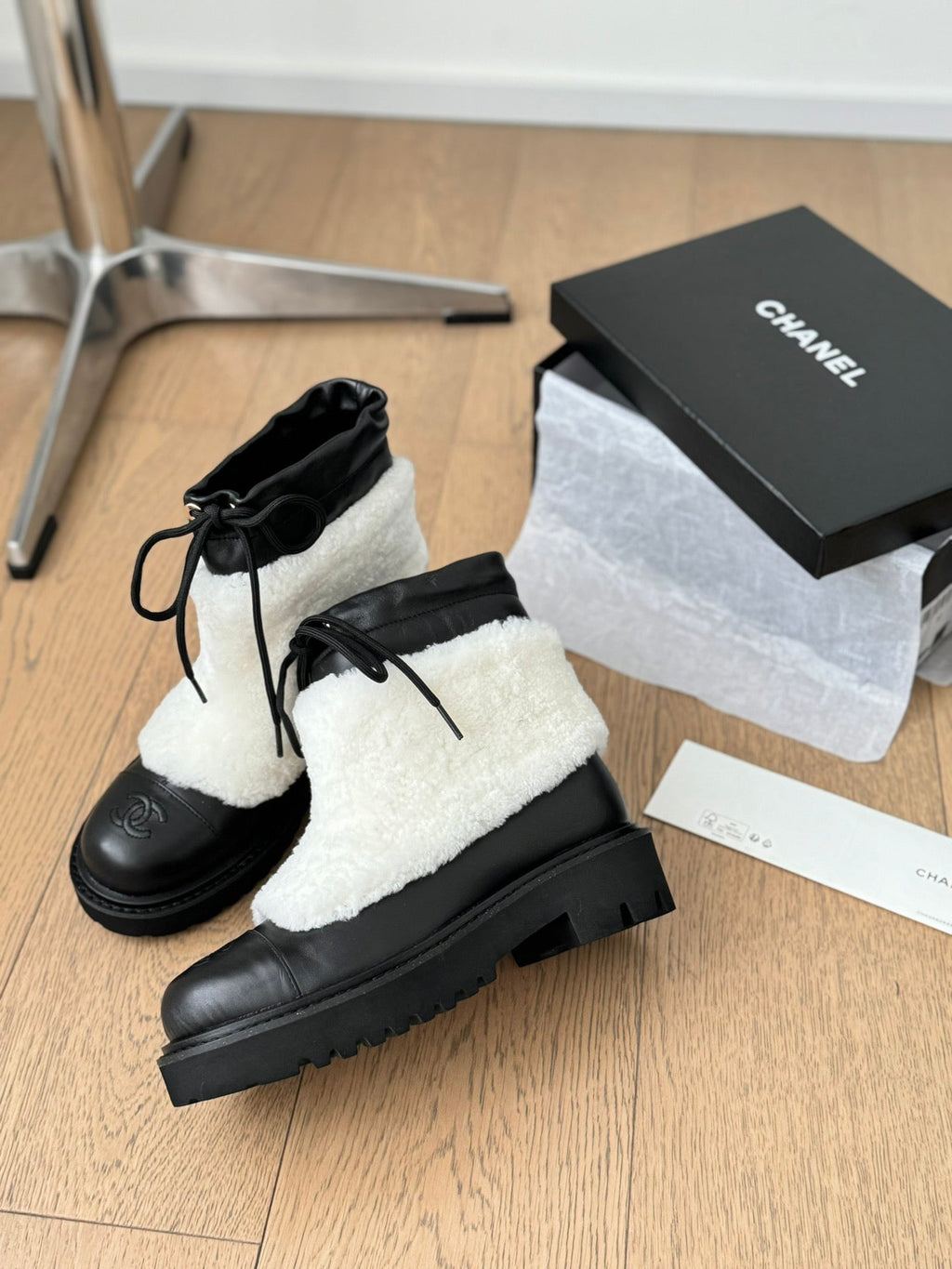 CHANEL CHUNKY BOOTS IN WHITE SMOOTH FLEECE AND BLACK CALFSKIN