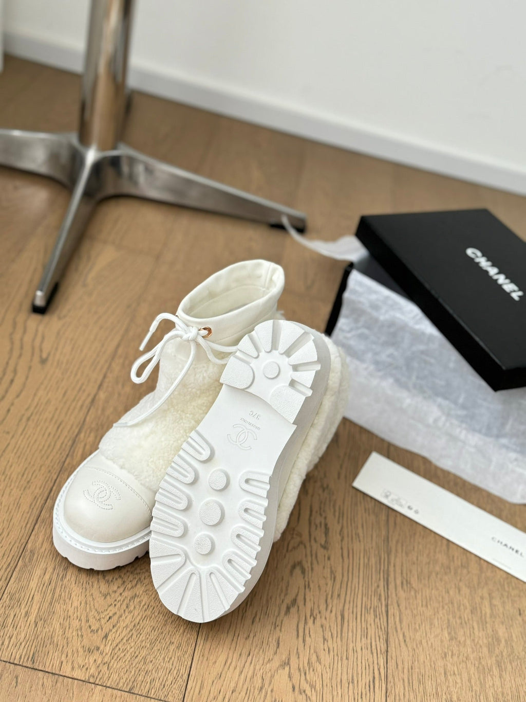 CHANEL CHUNKY BOOTS IN WHITE SMOOTH FLEECE AND CALFSKIN