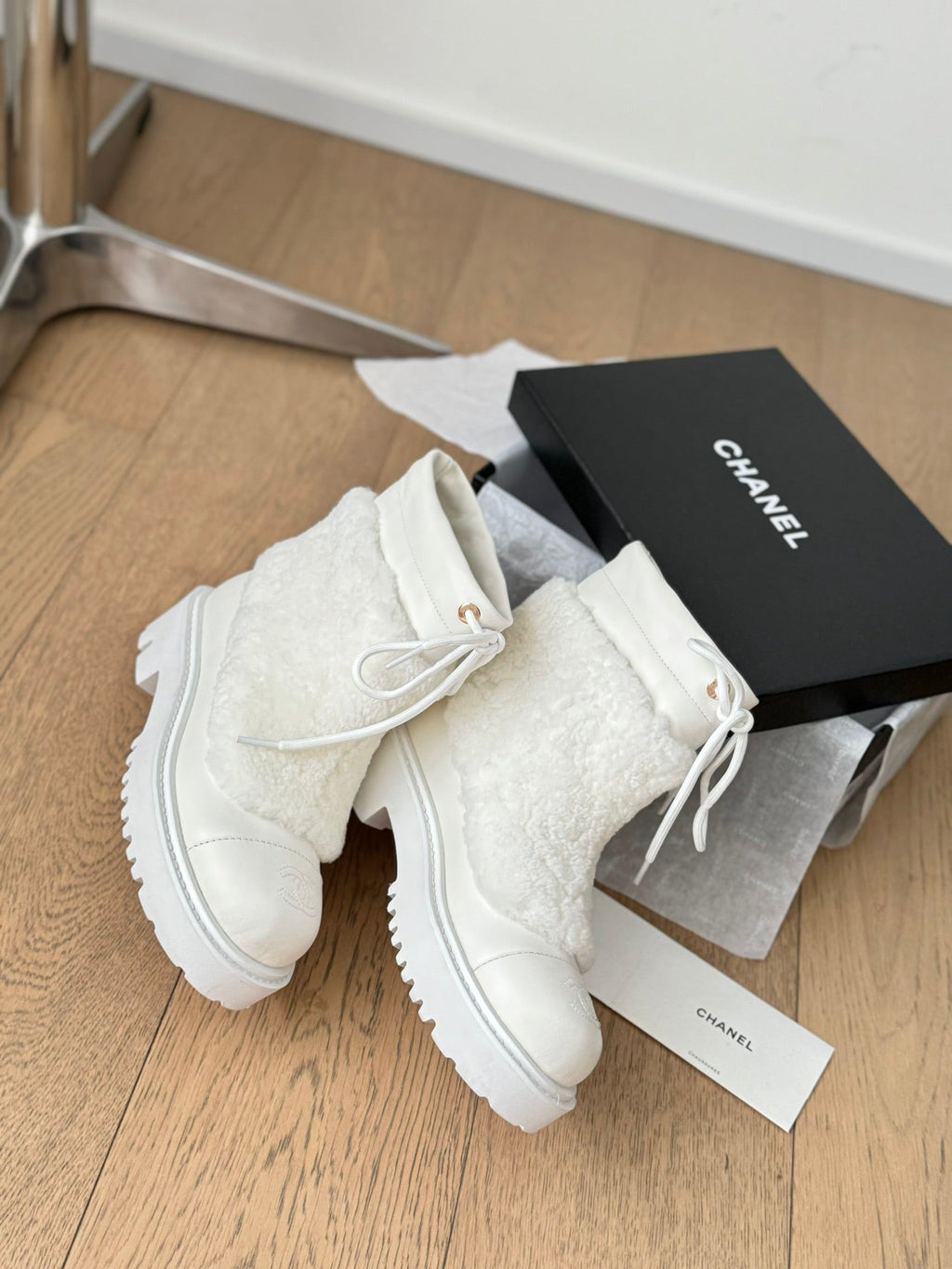 CHANEL CHUNKY BOOTS IN WHITE SMOOTH FLEECE AND CALFSKIN