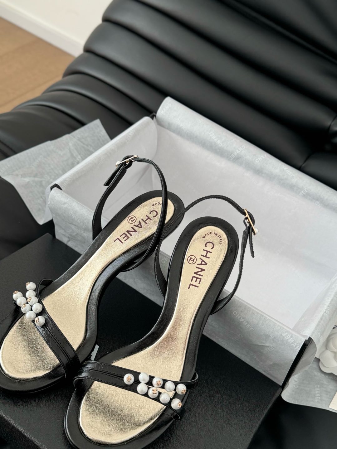 CHANEL PEARL SANDAL IN BLACK AND GOLD LAMBSKIN 75 MM