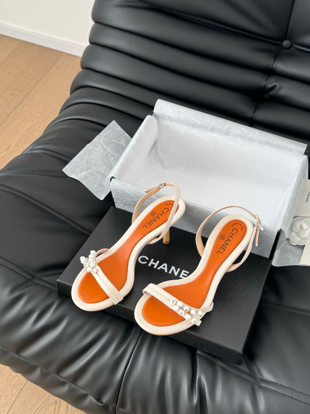 CHANEL PEARL SANDAL IN WHITE AND VIVID ORANGE LAMBSKIN 75 MM