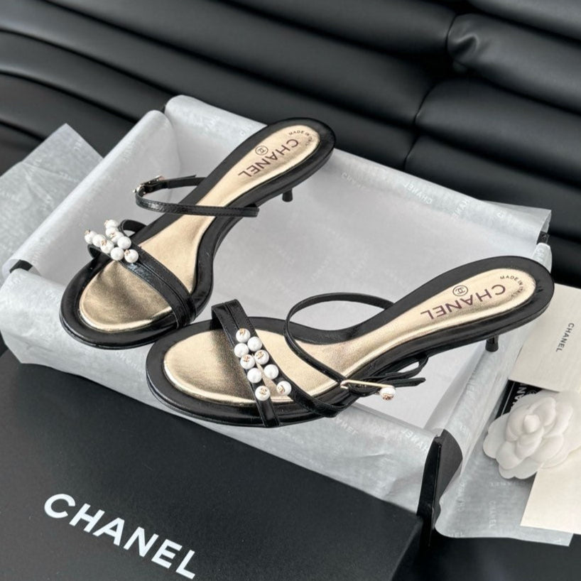 CHANEL PEARL SANDAL IN BLACK AND GOLD LAMBSKIN 35 MM