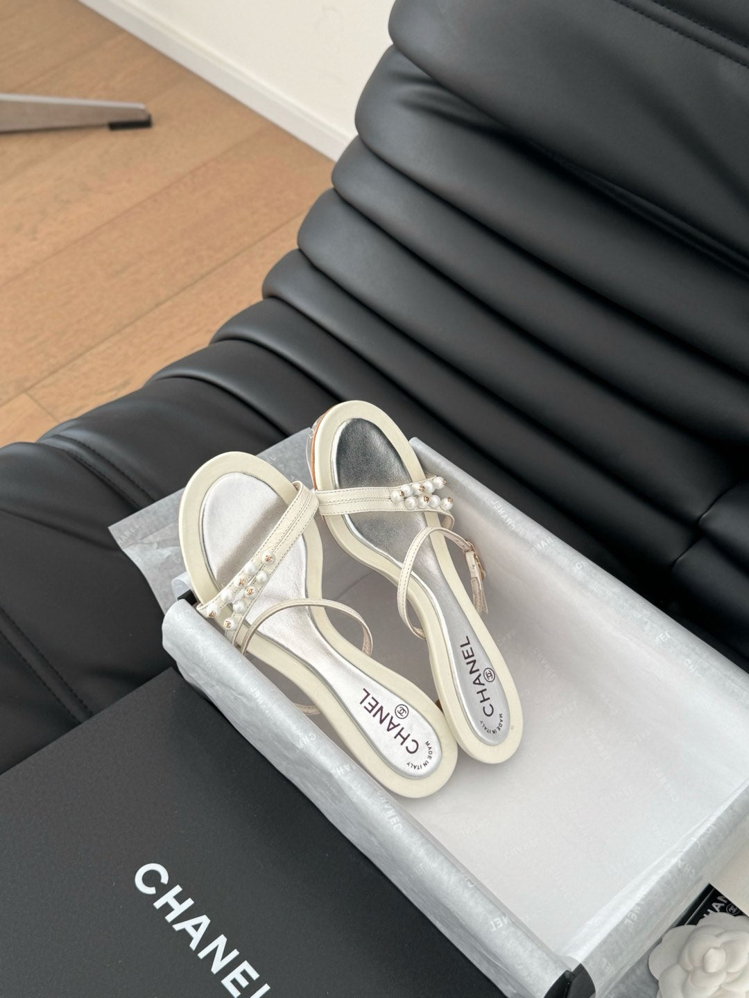 CHANEL PEARL SANDAL IN WHITE LAMBSKIN 35 MM
