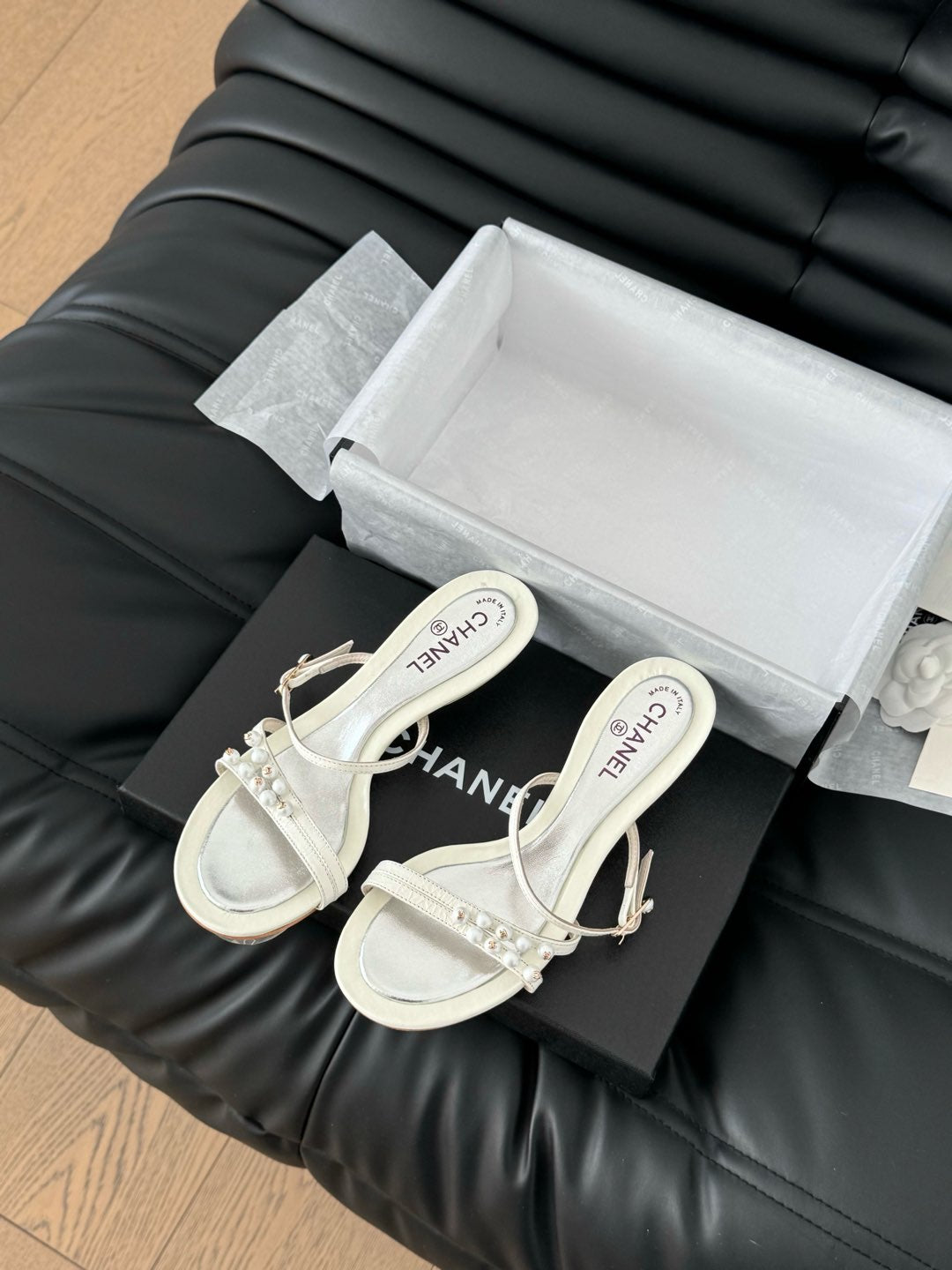 CHANEL PEARL SANDAL IN WHITE LAMBSKIN 35 MM
