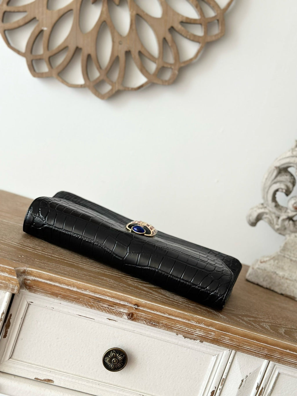 CHANEL 25S CLUTCH 30 IN BLACK CROCODILE-EMBOSSED CALFSKIN