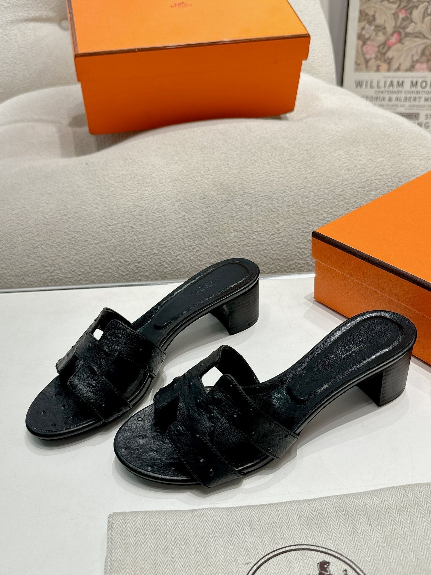 HERMES 0ASIS SANDAL BLACK CALFSKIN SPECIAL