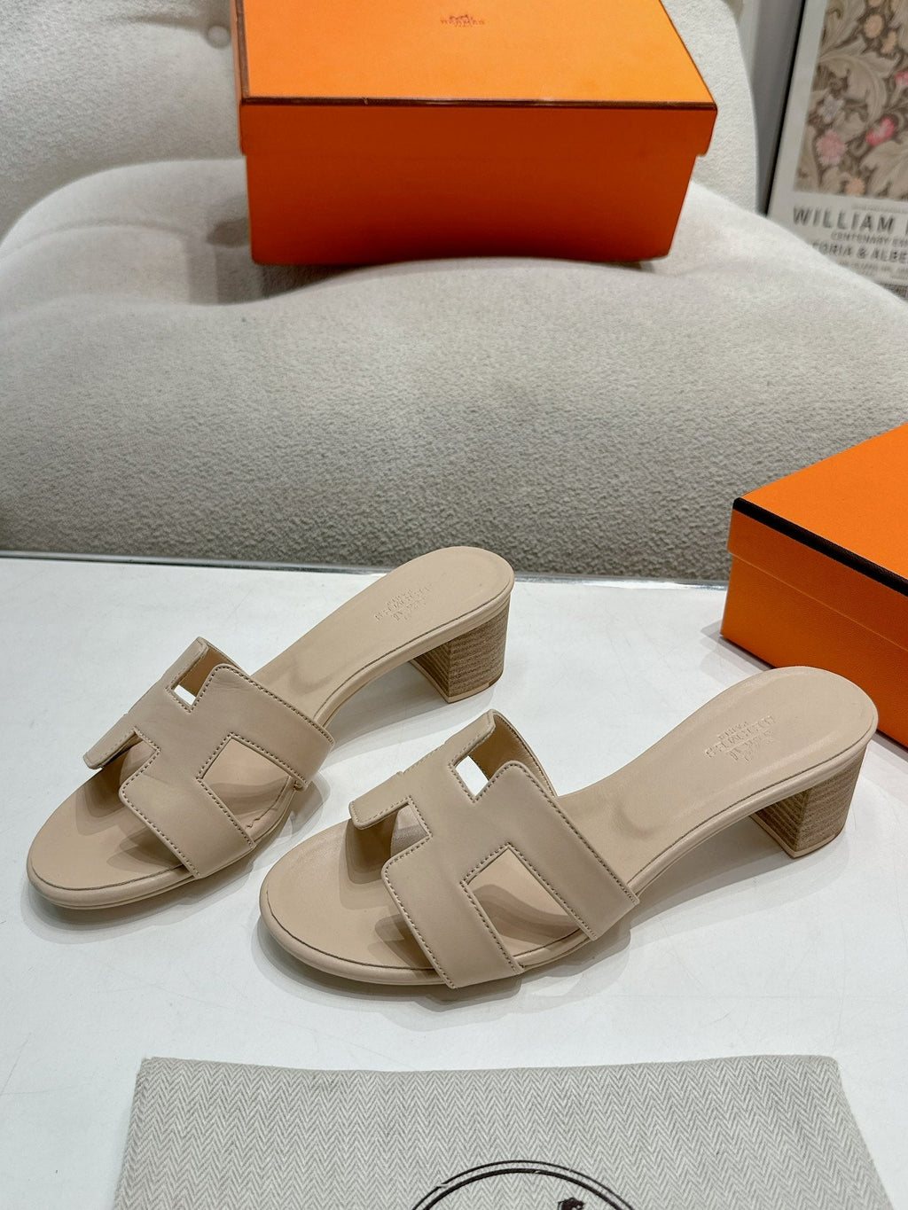 HERMES 0ASIS SANDAL WHITE CREAM CALFSKIN CLASSIC