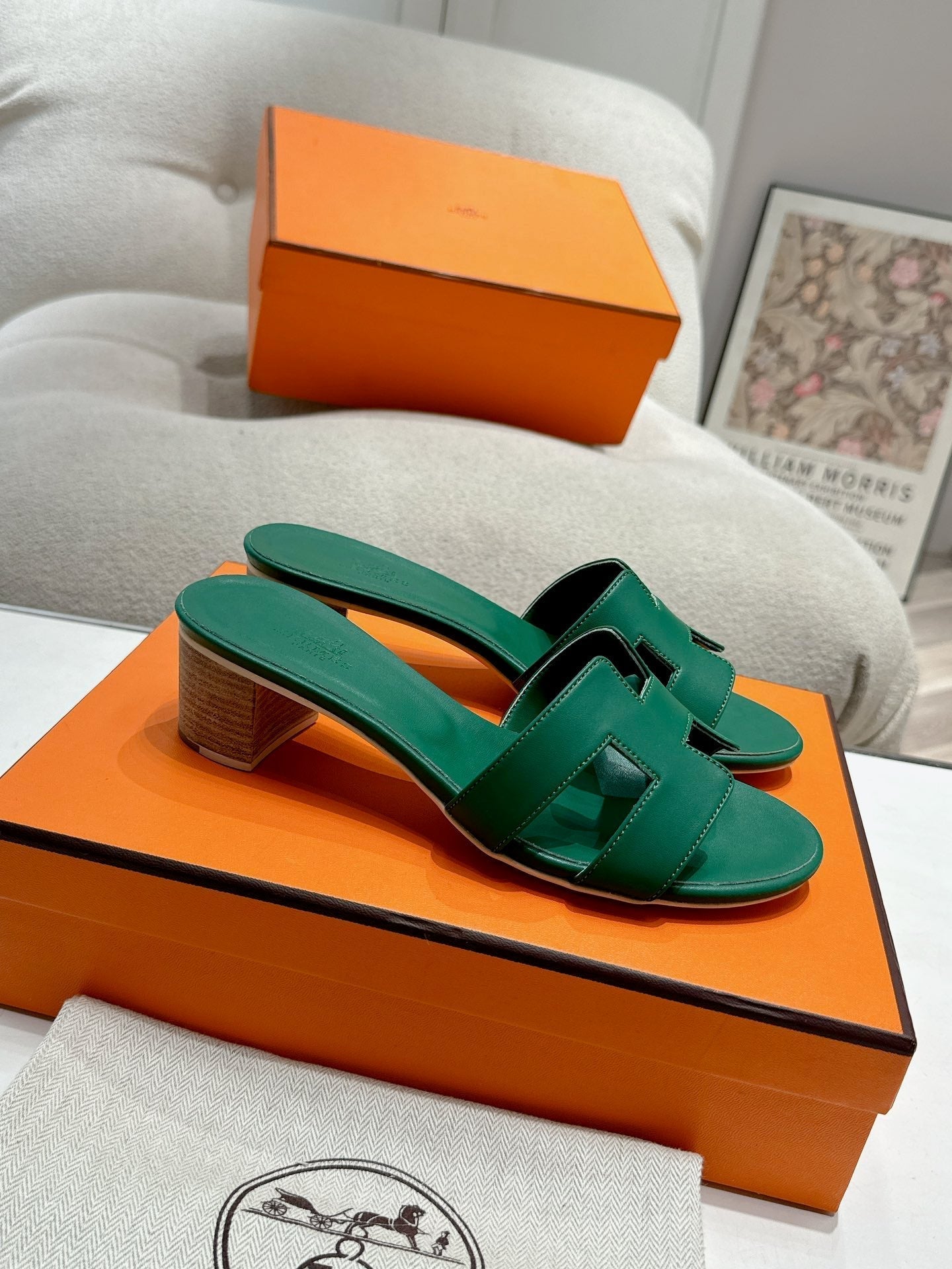 HERMES 0ASIS SANDAL DARK GREEN CALFSKIN CLASSIC