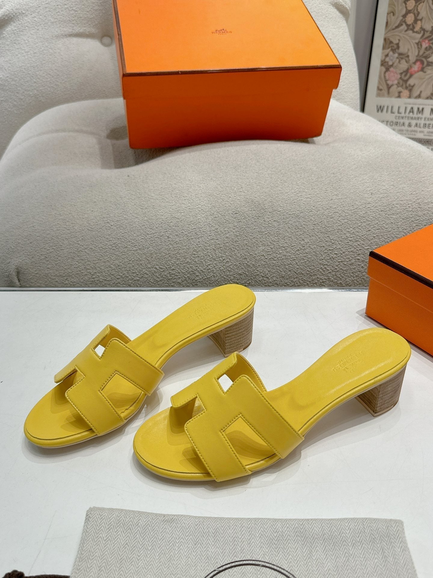 HERMES 0ASIS SANDAL YELLOW CALFSKIN CLASSIC