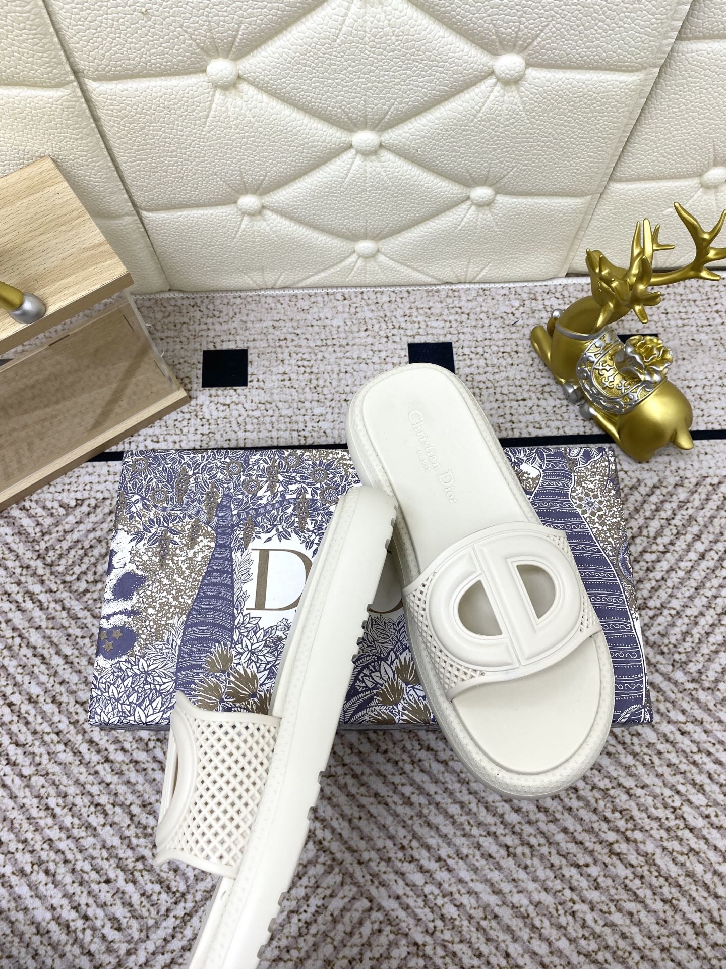DIOR FLAT SLIDES 25S IN WHITE TPU