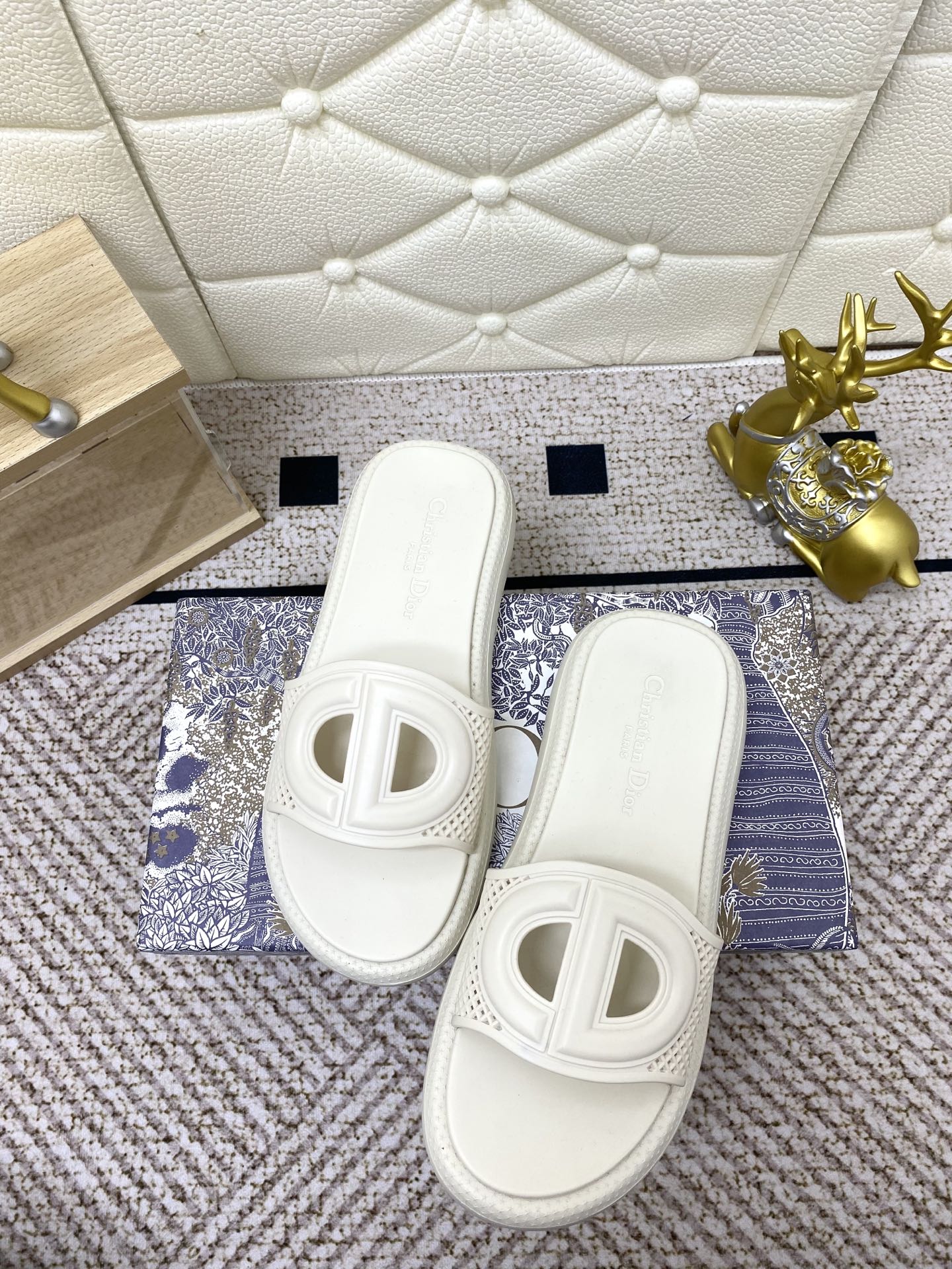 DIOR FLAT SLIDES 25S IN WHITE TPU