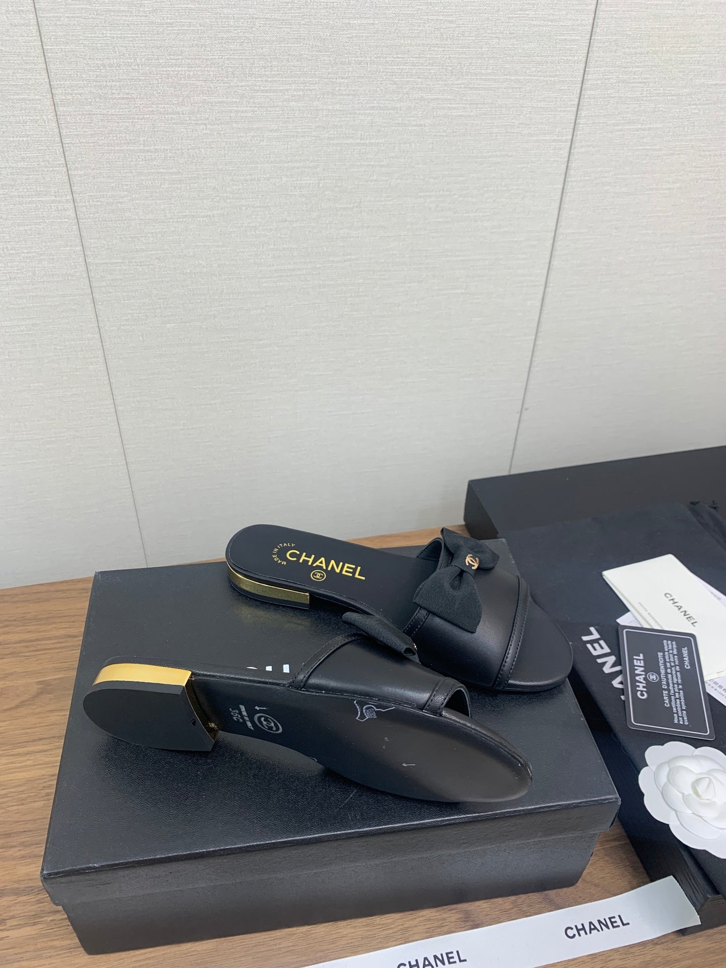 CHANEL BOW SLIPPERS IN BLACK LAMBSKIN