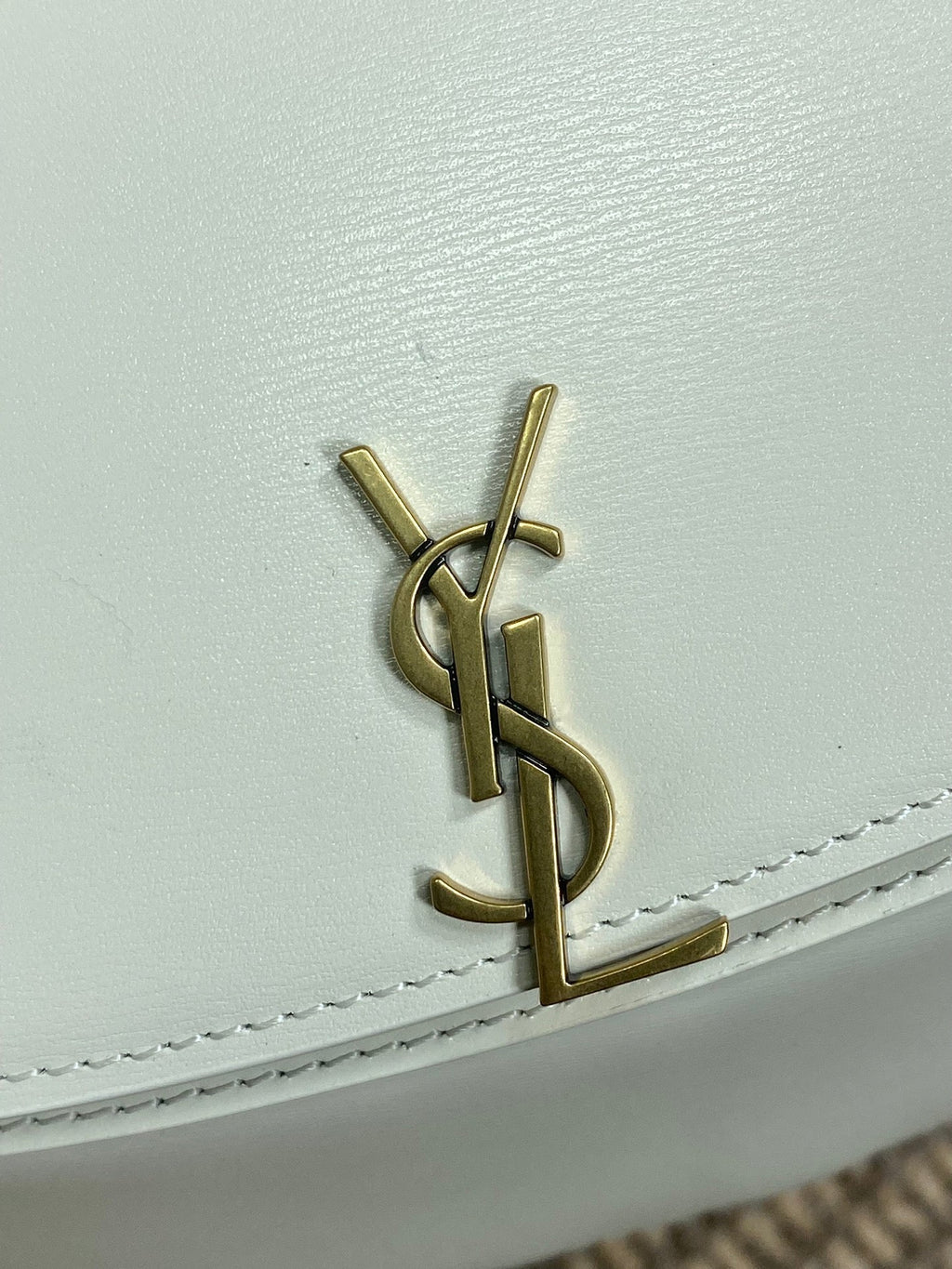 VOLTAIRE TOP HANDLE IN BOX 21 IN WHITE CALFSKIN GOLD HARDWARE