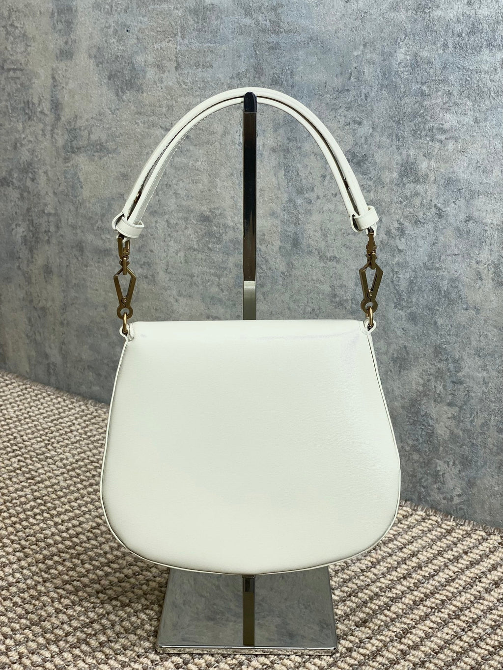 VOLTAIRE TOP HANDLE IN BOX 21 IN WHITE CALFSKIN GOLD HARDWARE