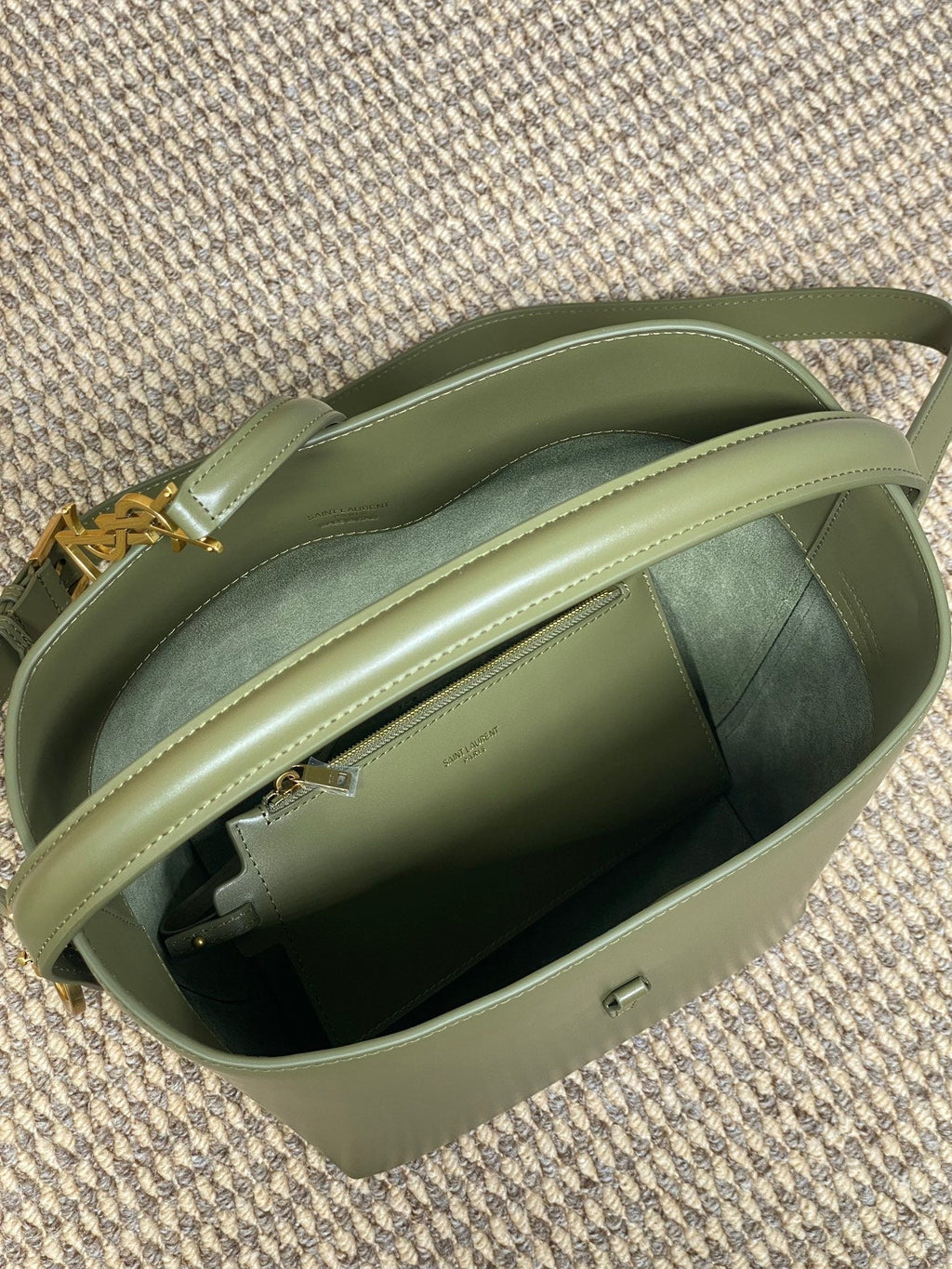 LE 37 MEDIUM BUCKET BAG 25 IN AVOCADO GREEN CALFSKIN GOLD HARDWARE