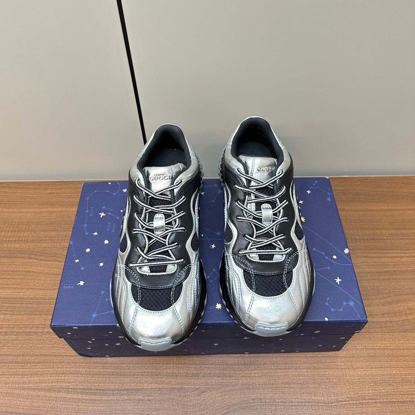 GUCCI Ripple Leather Sneakers Black Silver
