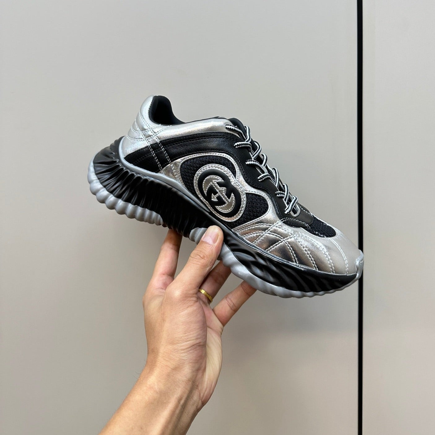 GUCCI Ripple Leather Sneakers Black Silver