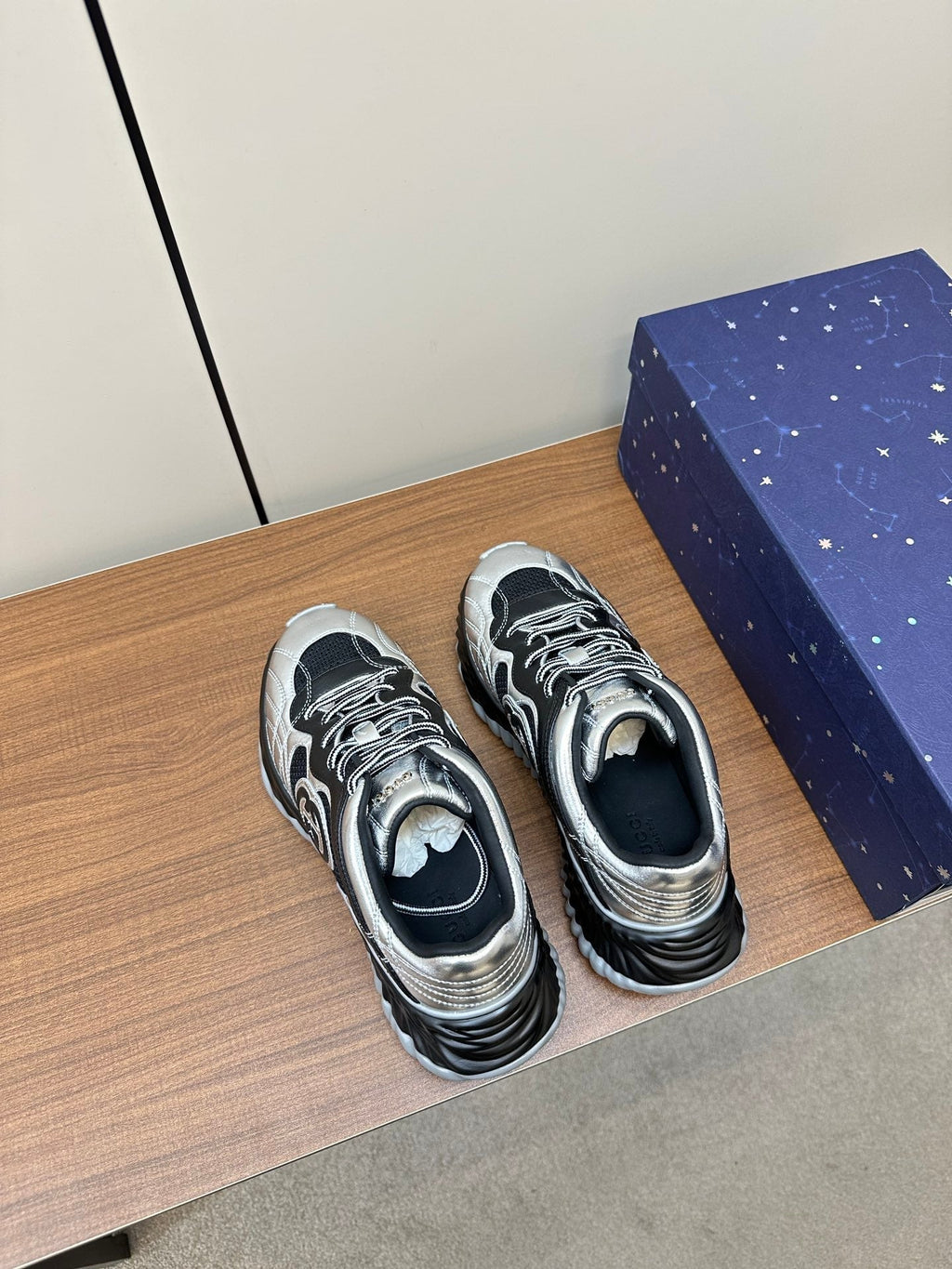 GUCCI Ripple Leather Sneakers Black Silver