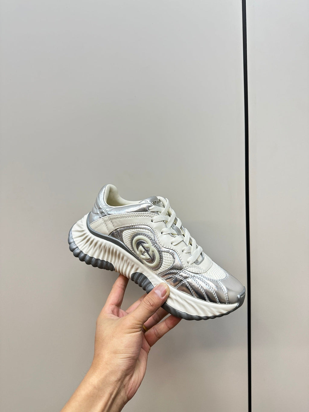 GUCCI Ripple Leather Sneakers White Silver