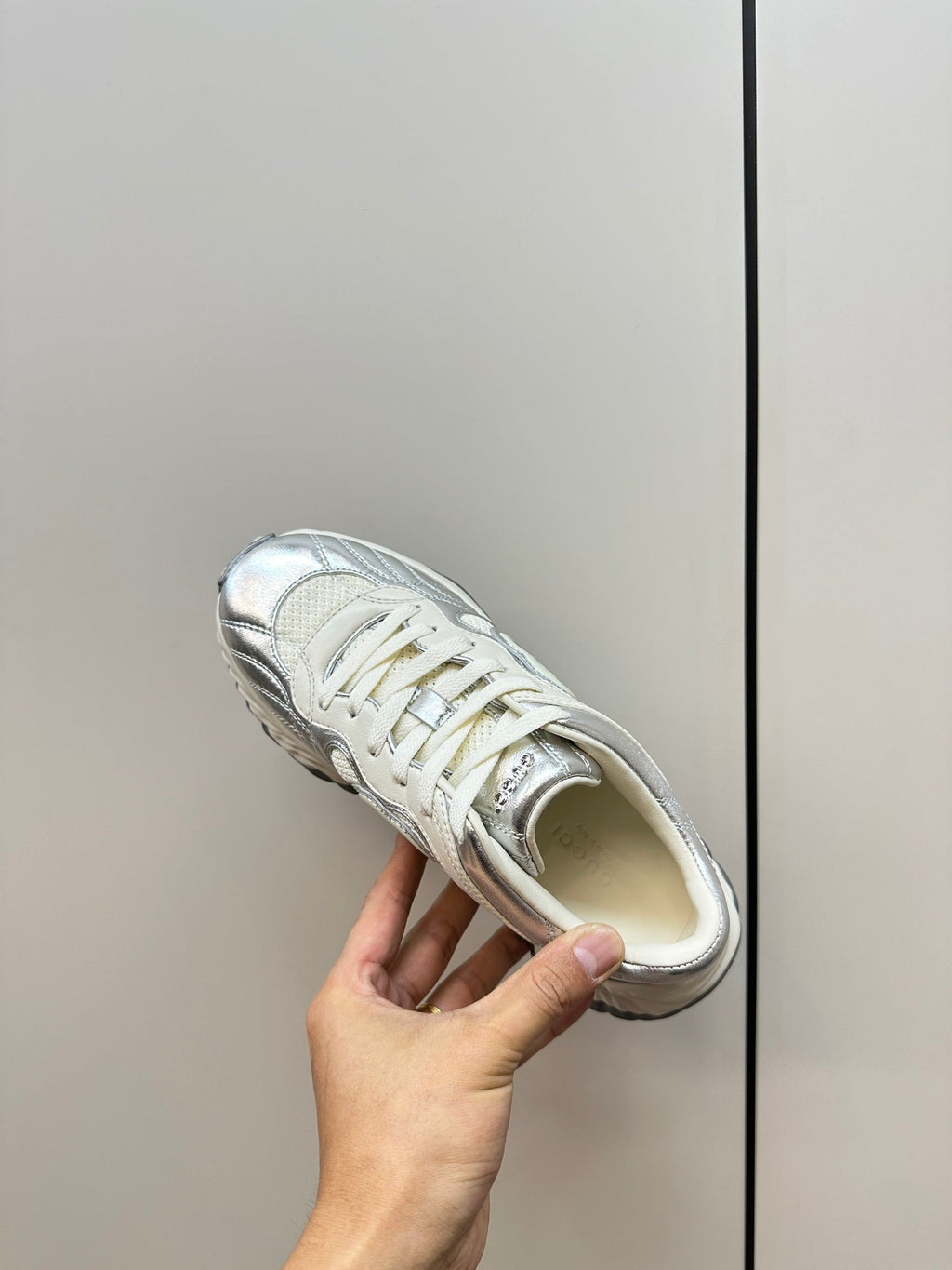GUCCI Ripple Leather Sneakers White Silver