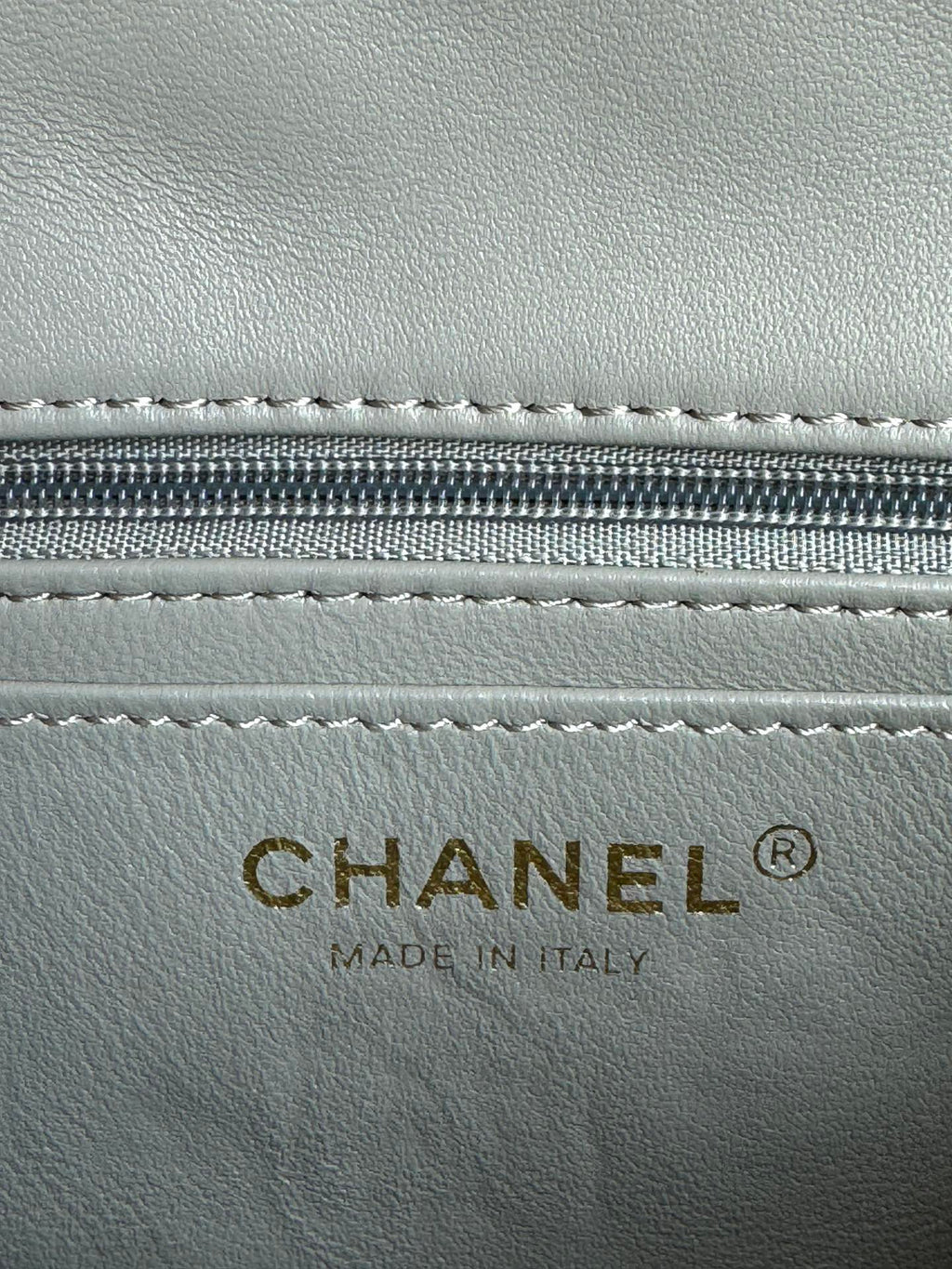 CHANEL MINI FLAP BAG 20 IN LIGHT GRAY GLOSSY CALFSKIN GOLD HARDWARE