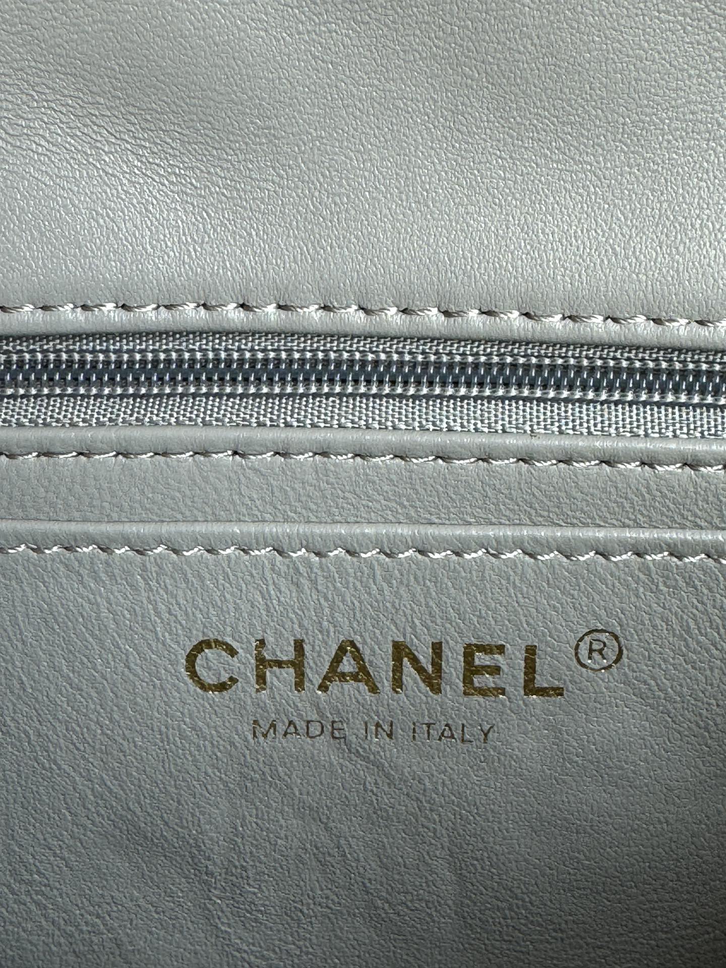 CHANEL MINI FLAP BAG 20 IN LIGHT GRAY GLOSSY CALFSKIN GOLD HARDWARE