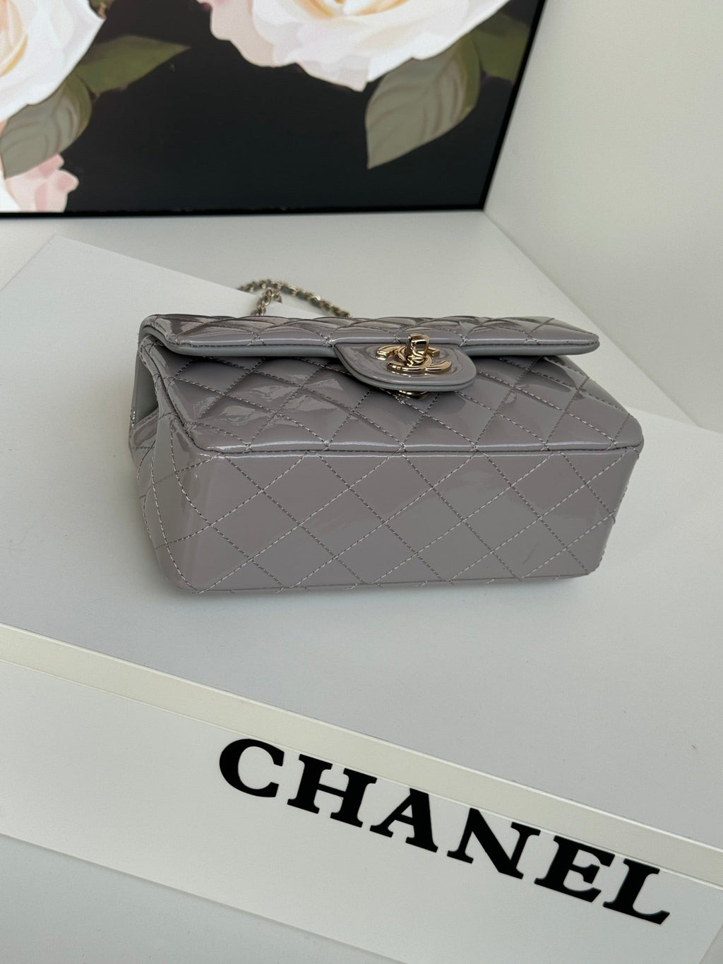 CHANEL MINI FLAP BAG 20 IN LIGHT GRAY GLOSSY CALFSKIN GOLD HARDWARE