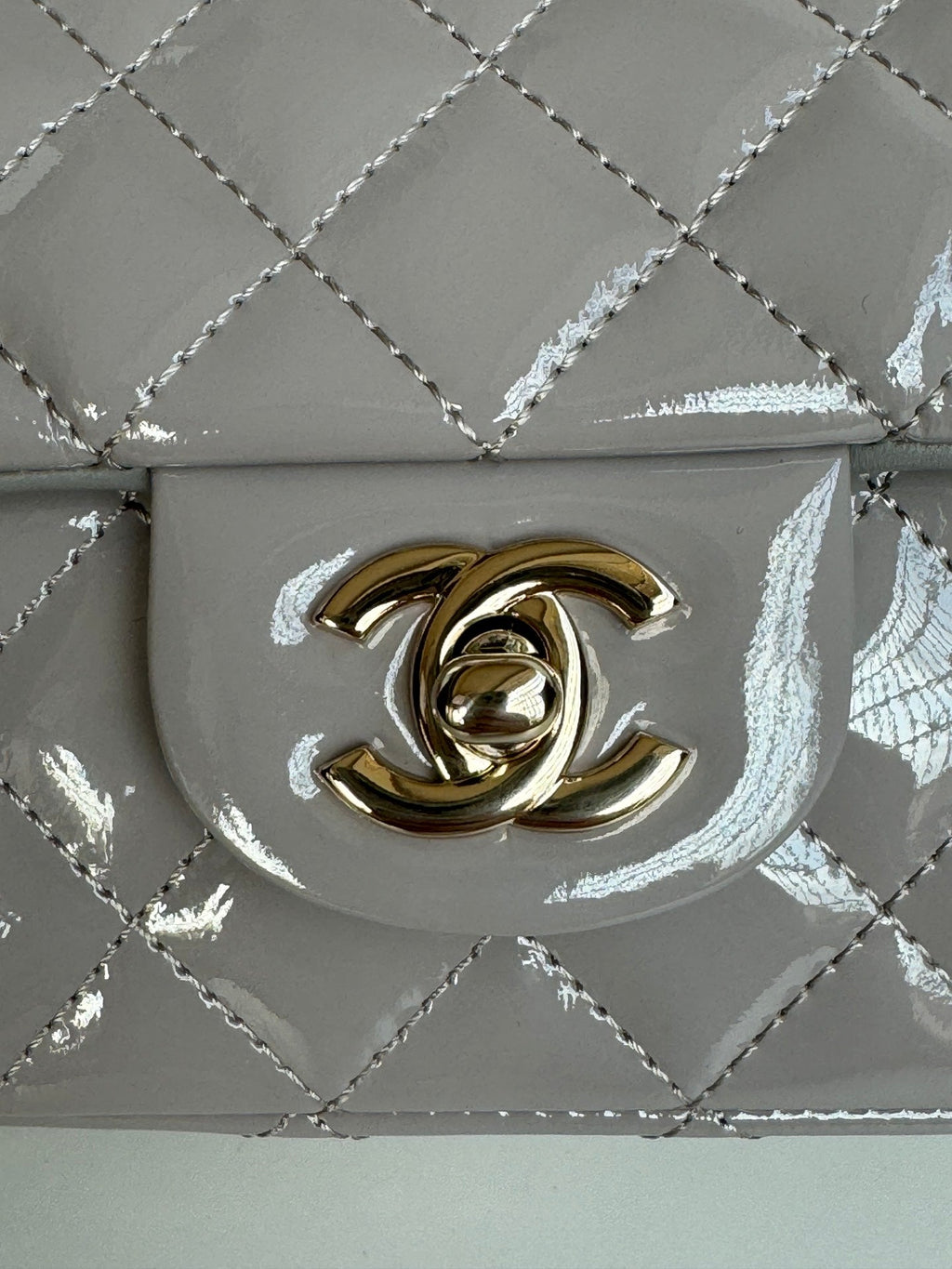 CHANEL MINI FLAP BAG 20 IN LIGHT GRAY GLOSSY CALFSKIN GOLD HARDWARE
