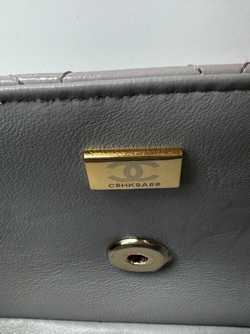 CHANEL MINI FLAP BAG 20 IN LIGHT GRAY GLOSSY CALFSKIN GOLD HARDWARE