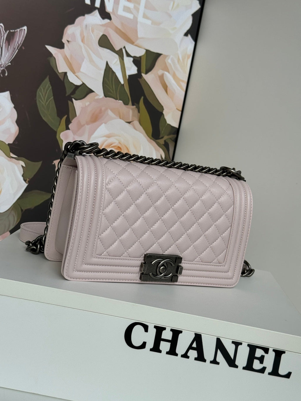 CHANEL BOY BAG MEDIUM 25 IN PINK NUDE CALFSKIN