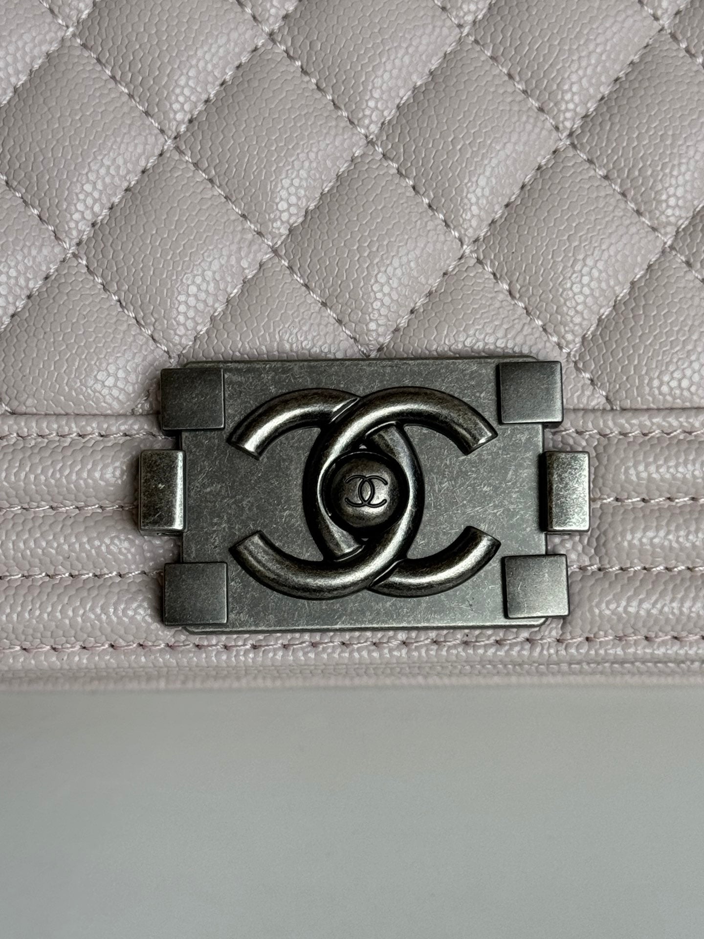 CHANEL BOY BAG MEDIUM 25 IN PINK NUDE CALFSKIN