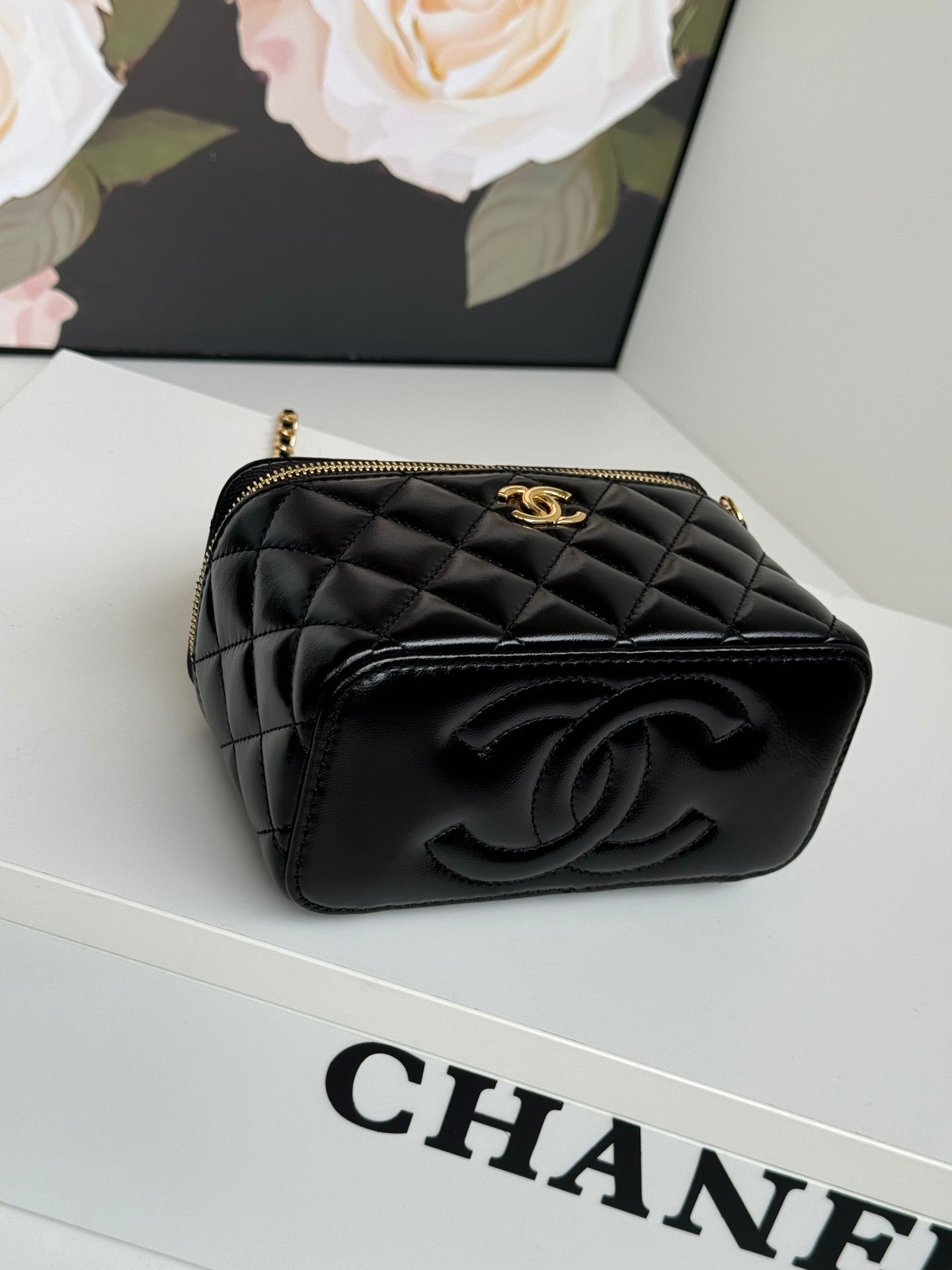 CHANEL SMALL VANITY CASE 17 WITH HANDLE IN BLACK CALFSKIN GOLD METAL CHAIN