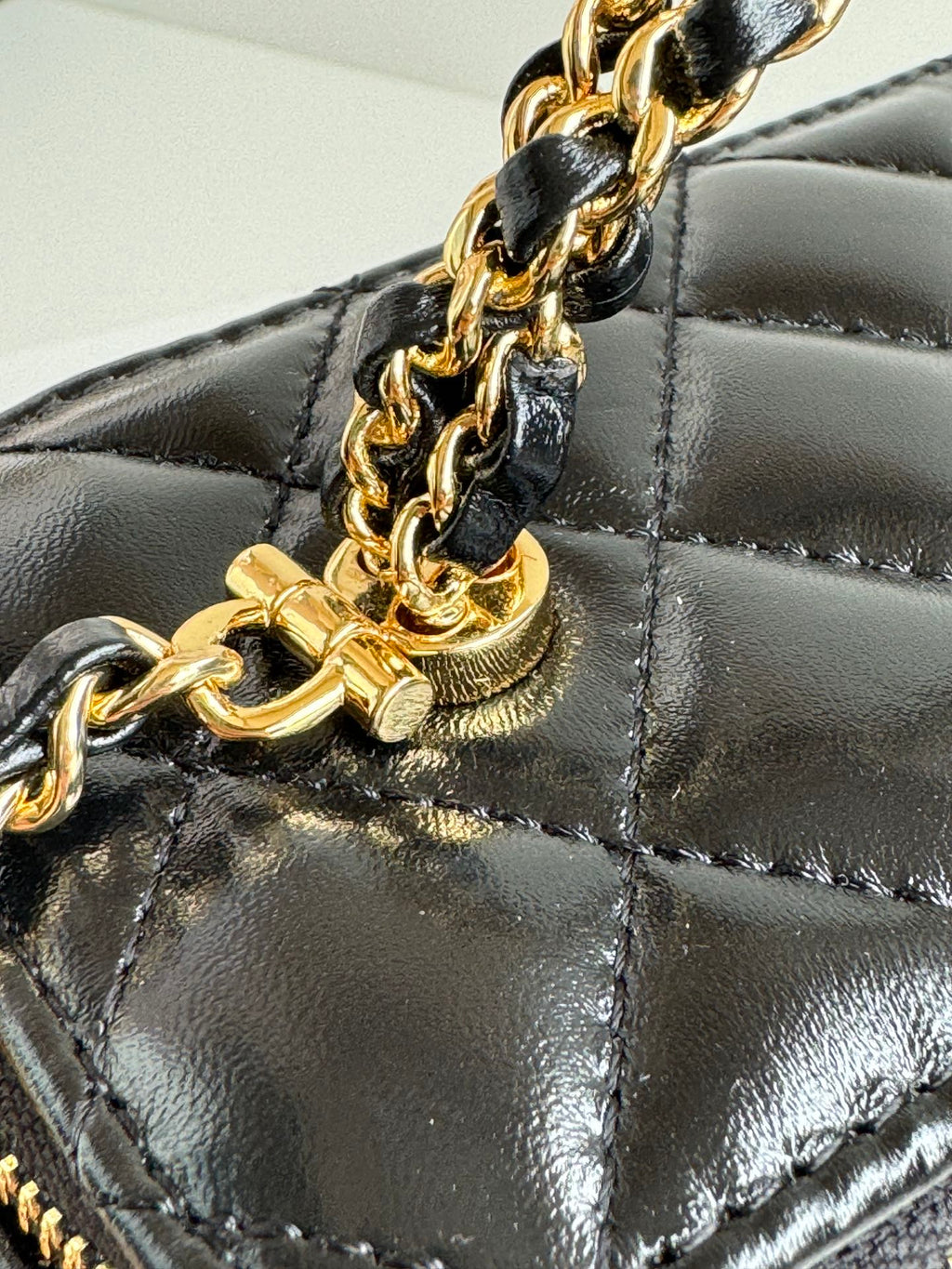 CHANEL SMALL VANITY CASE 17 WITH HANDLE IN BLACK CALFSKIN GOLD METAL CHAIN