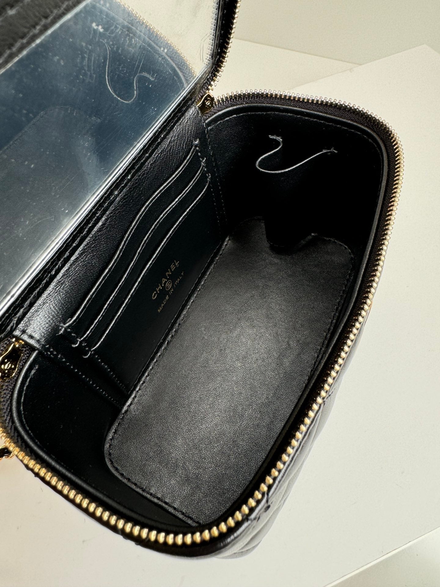 CHANEL SMALL VANITY CASE 17 WITH HANDLE IN BLACK CALFSKIN GOLD METAL CHAIN
