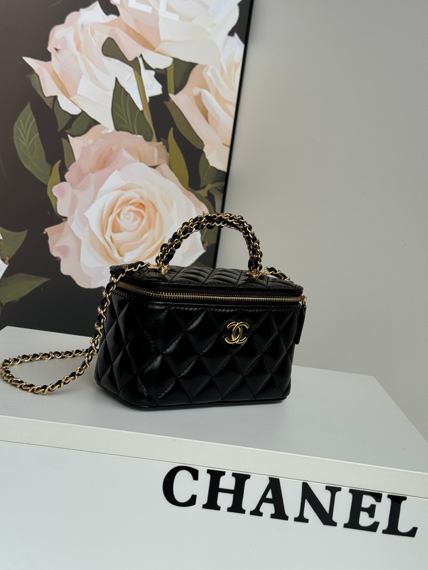 CHANEL SMALL VANITY CASE 17 WITH HANDLE IN BLACK CALFSKIN GOLD METAL CHAIN