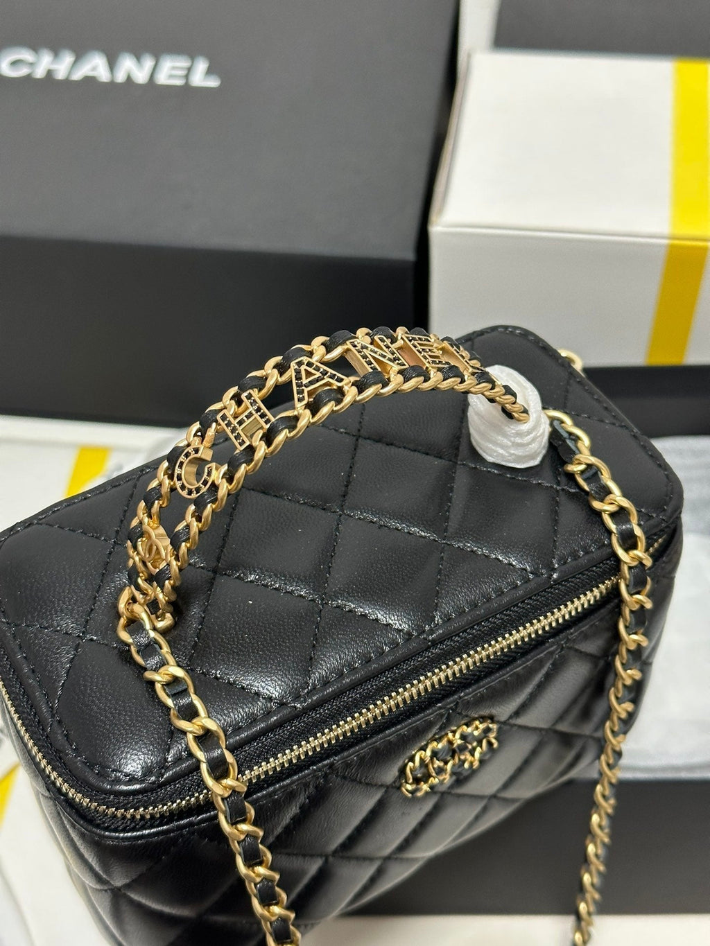 CHANEL 18 CLUTCH BAG IN BLACK CALFSKIN GOLD HARDWARE