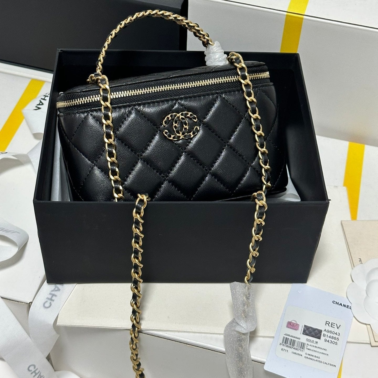 CHANEL 18 CLUTCH BAG IN BLACK CALFSKIN GOLD HARDWARE