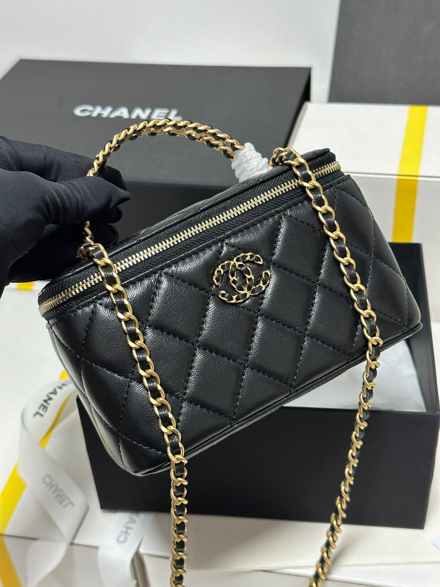 CHANEL 18 CLUTCH BAG IN BLACK CALFSKIN GOLD HARDWARE